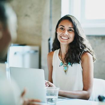 Kostenlose Rücknahmeservice woman smiling
